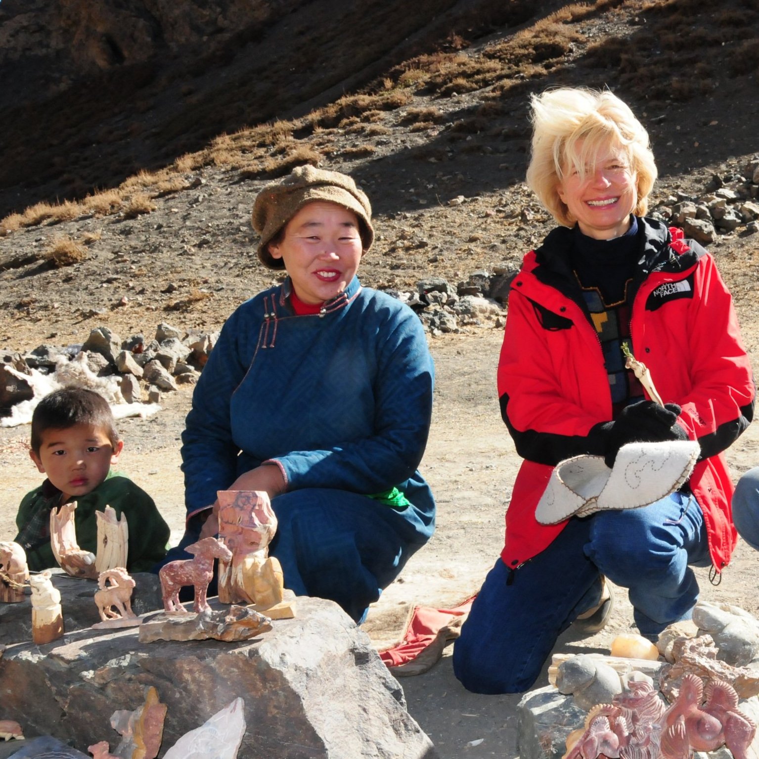 2009+10+08+097+Mongolia+Gobi+desert+Yol+valley+karin+felt+slipper+sales+family.jpg