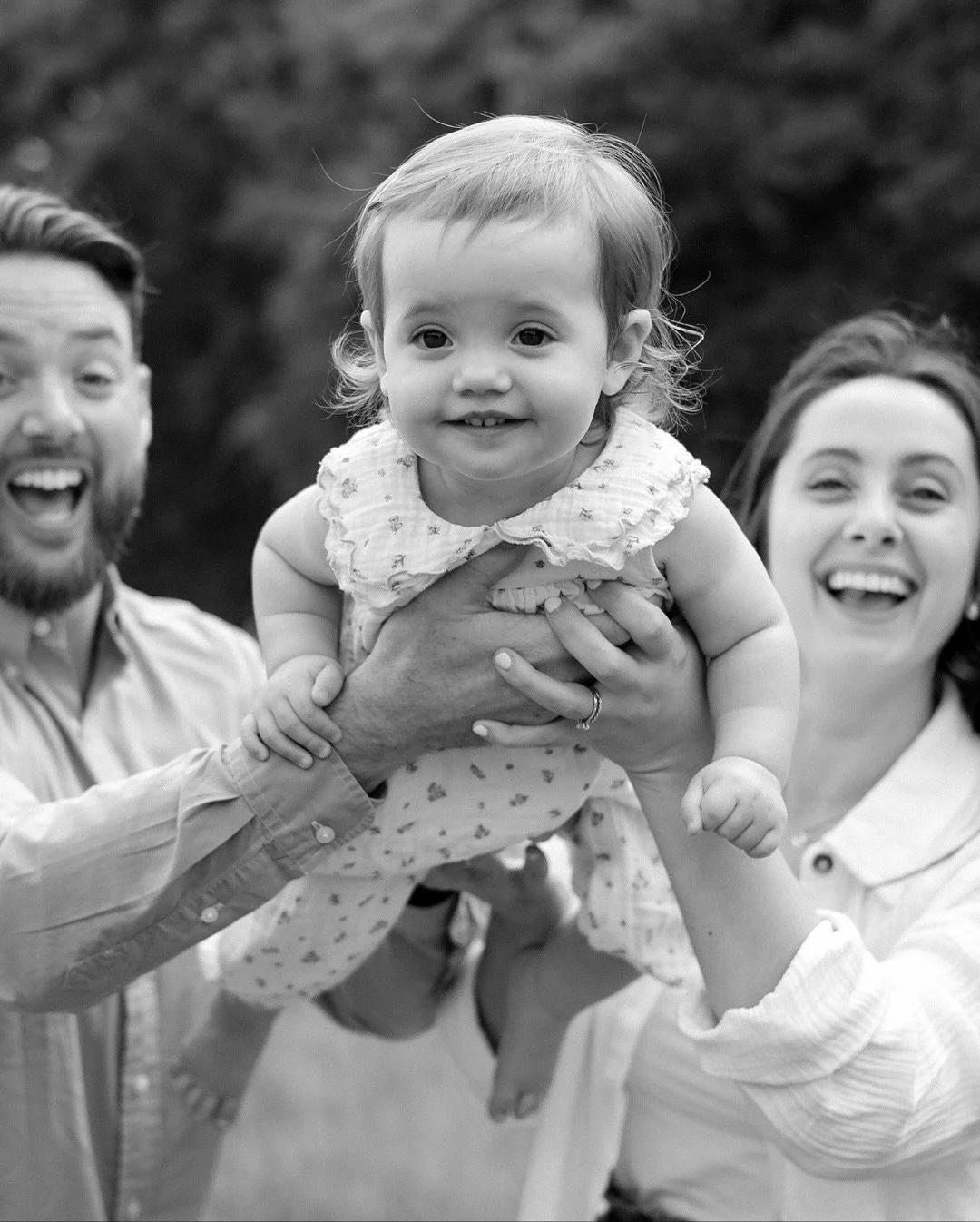 One little girl surround by so much love.

I photographed Margot as a newborn so capturing her again last month with some of her favourite people was so lovely. 

#surreyfamilyphotographer
#camberleyfamilyphotographer 
#farnboroughfamilyphotographer 