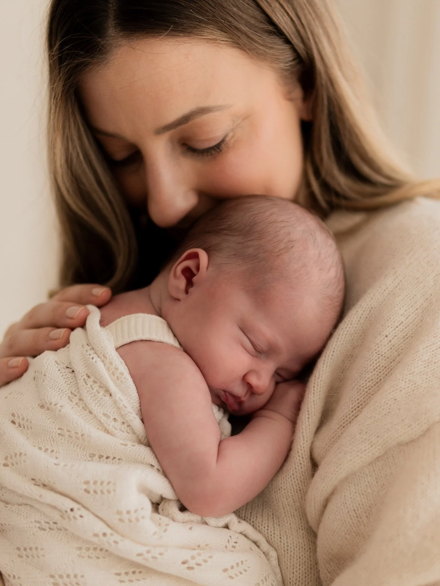 Those newborn snugs 

#surreynewbornphotographer 
#camberleynewbornphotographer 
#guildfordnewbornphotographer 
#farnboroughnewbornphotographer 
#hampshirenewbornphotographer