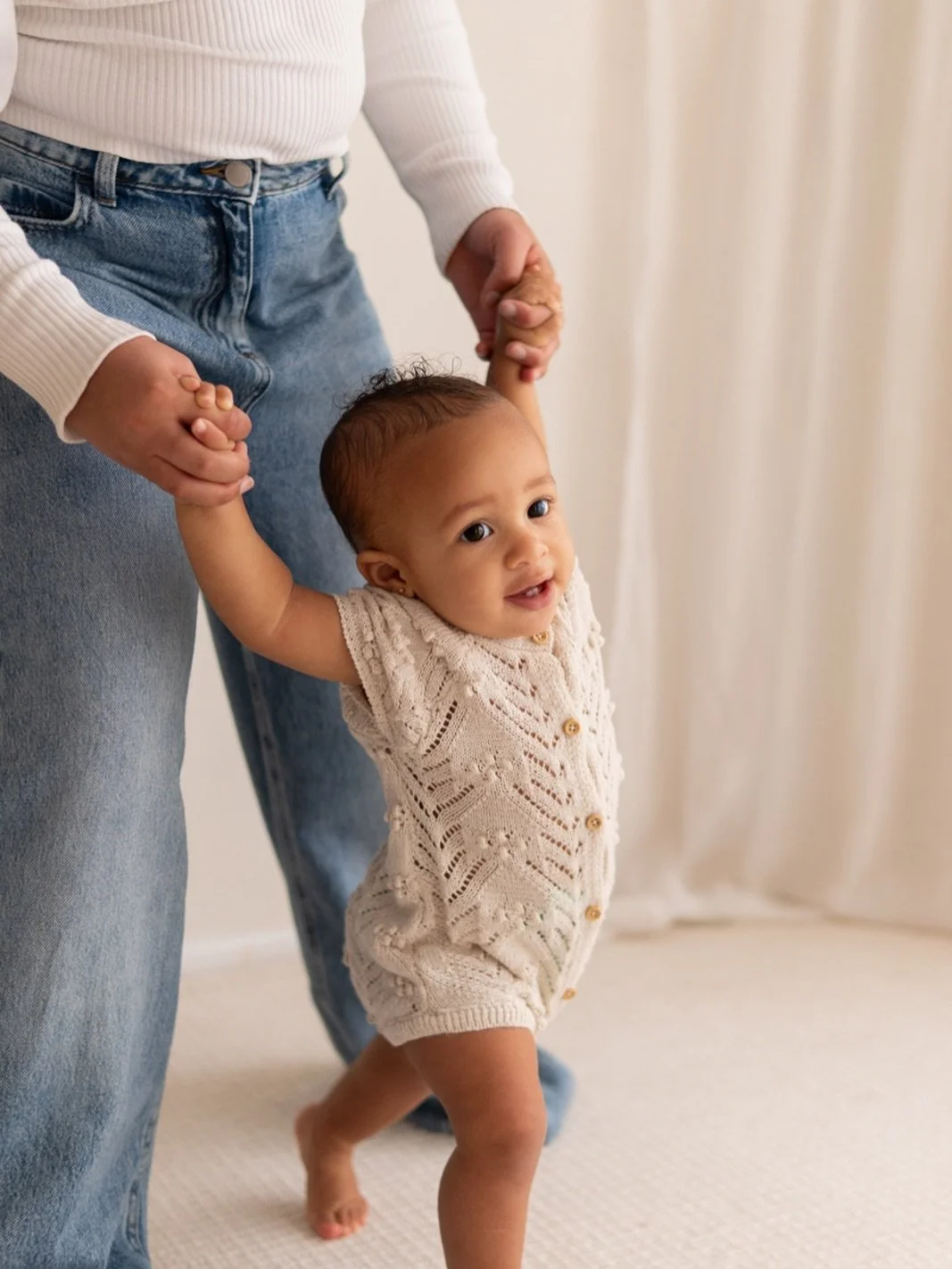 The almost walking but still needs a helping hand from her big sister phase 🥹

#surreybabyphotographer 
#surreyfamilyphotographer 
#camberleybabyphotographer 
#hampshirefamilyphotographer 
#farnboroughbabyphotographer