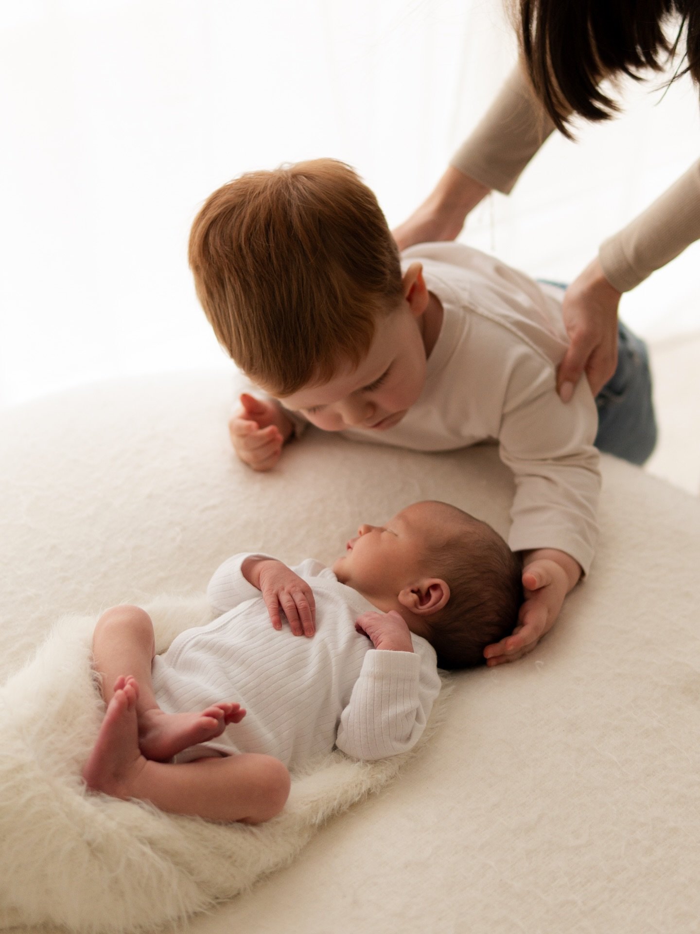 Little moments of a big brother and baby sister 💖 

#surreynewbornphotographer 
#camberleynewbornphotographer 
#farnhamnewbornphotographer 
#farnboroughnewbornphotographer 
#hampshirenewbornphotographer
