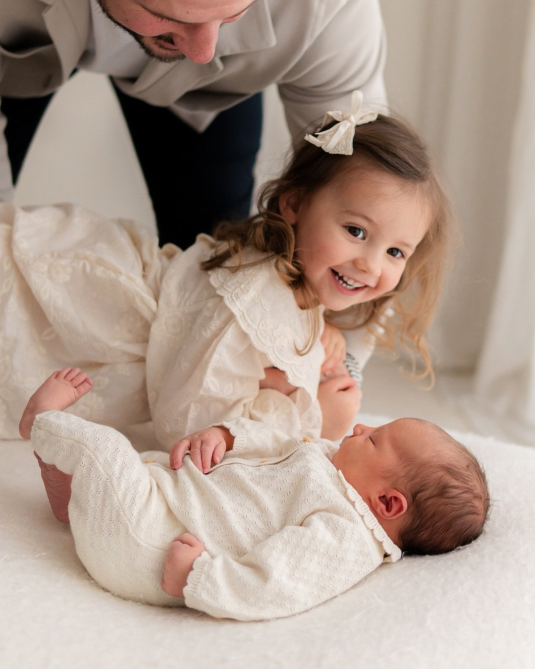 The sweetest sisters, a forever best friend. 

#surreyfamilyphotographer 
#camberleyfamilyphotographer 
#farnhamfamilyphotographer 
#farnboroughfamilyphotographer 
#hampshirefamilyphotographer