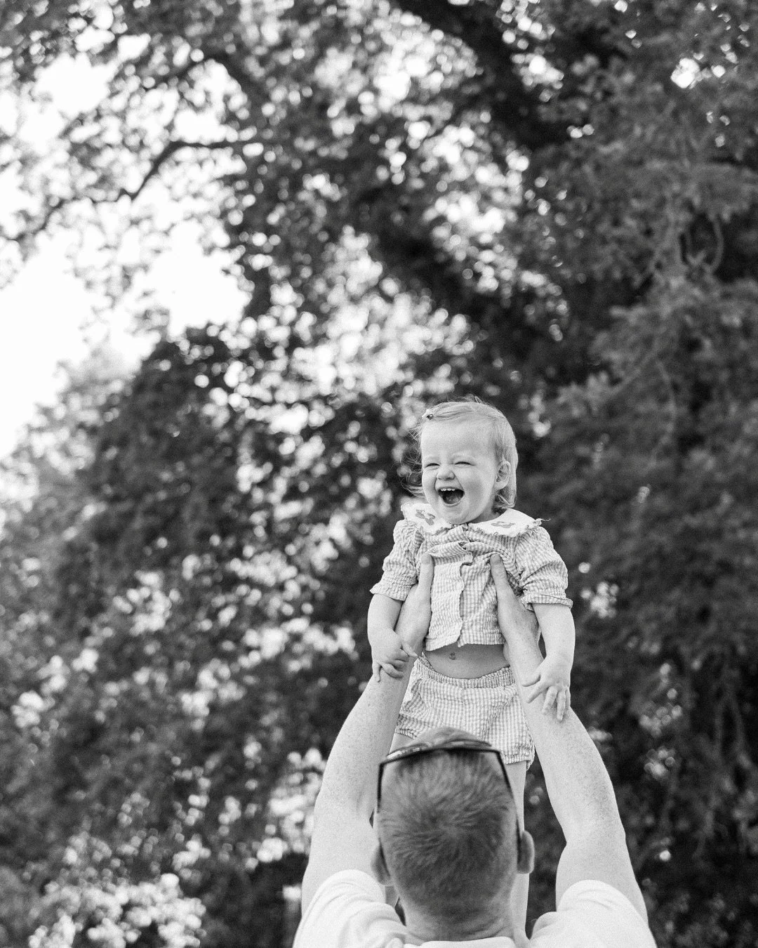 We stopped for 5 minutes on our morning walk to take some photos under the tree with good light

I think this could be a new favourite spot 

#camberleyfamilyphotographer 
#surreyfamilyphotographer 
#farnhamfamilyphotographer 
#farnboroughfamilyphoto