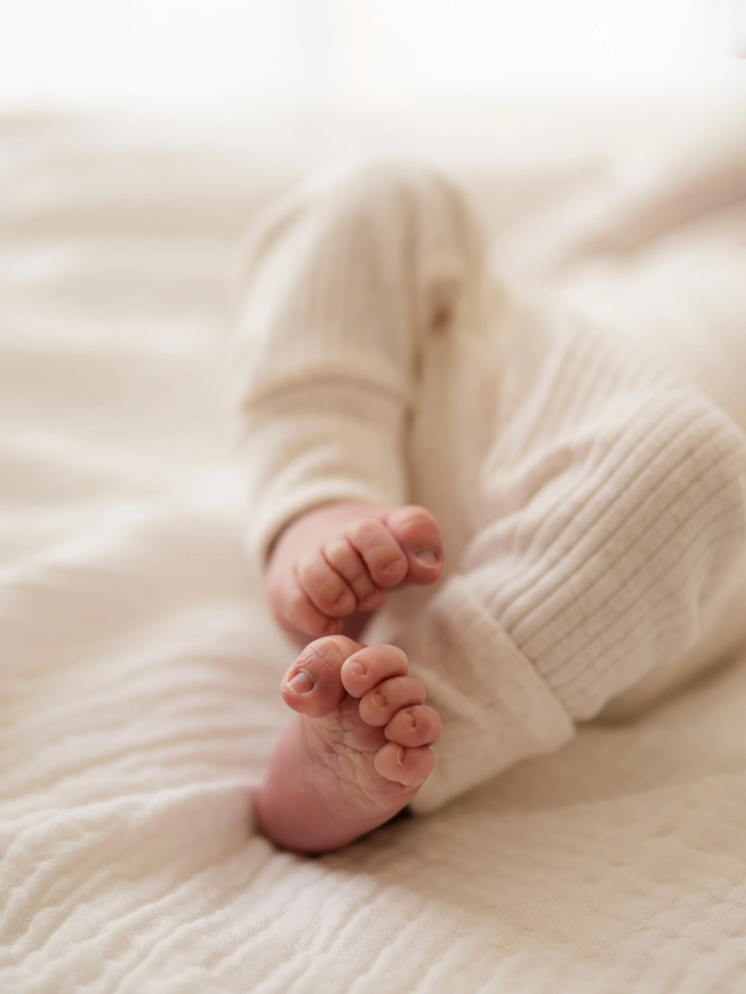 The newborn toe scrunch 

#camberleynewbornphotographer 
#surreynewbornphotographer 
#farnhamnewbornphotographer 
#farnboroughnewbornphotographer 
#hampshirenewbornphotographer