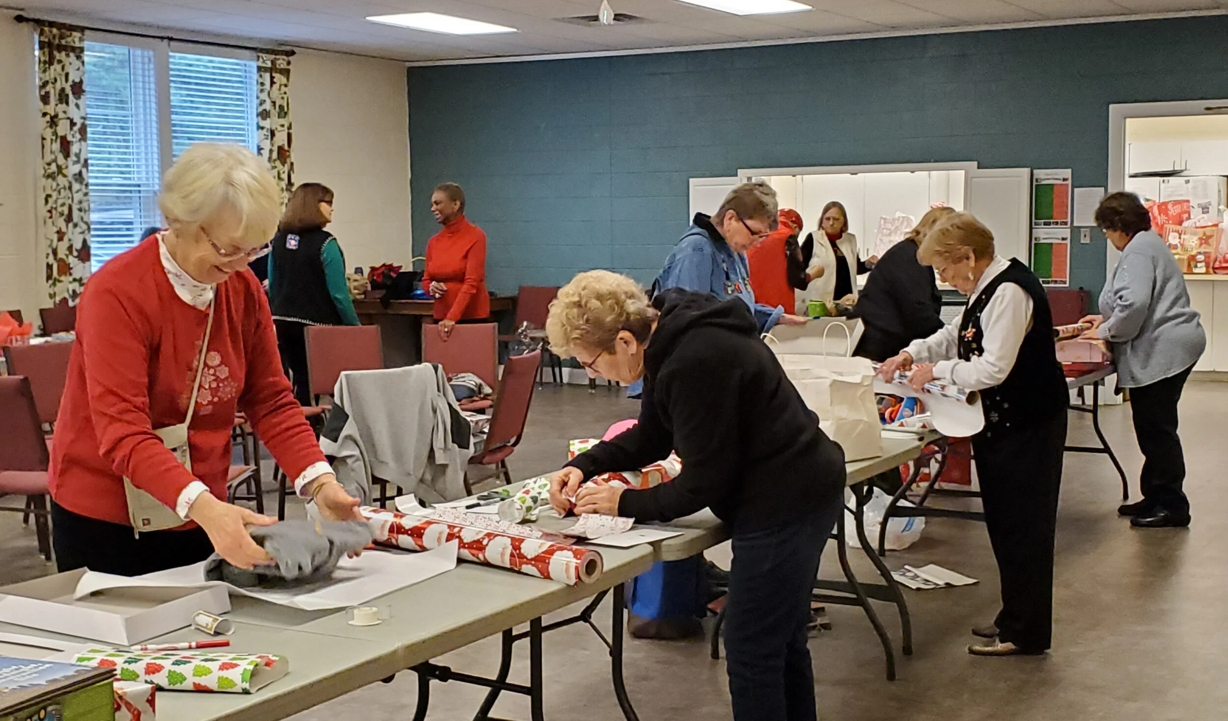 Auxiliary gift wrap and party 