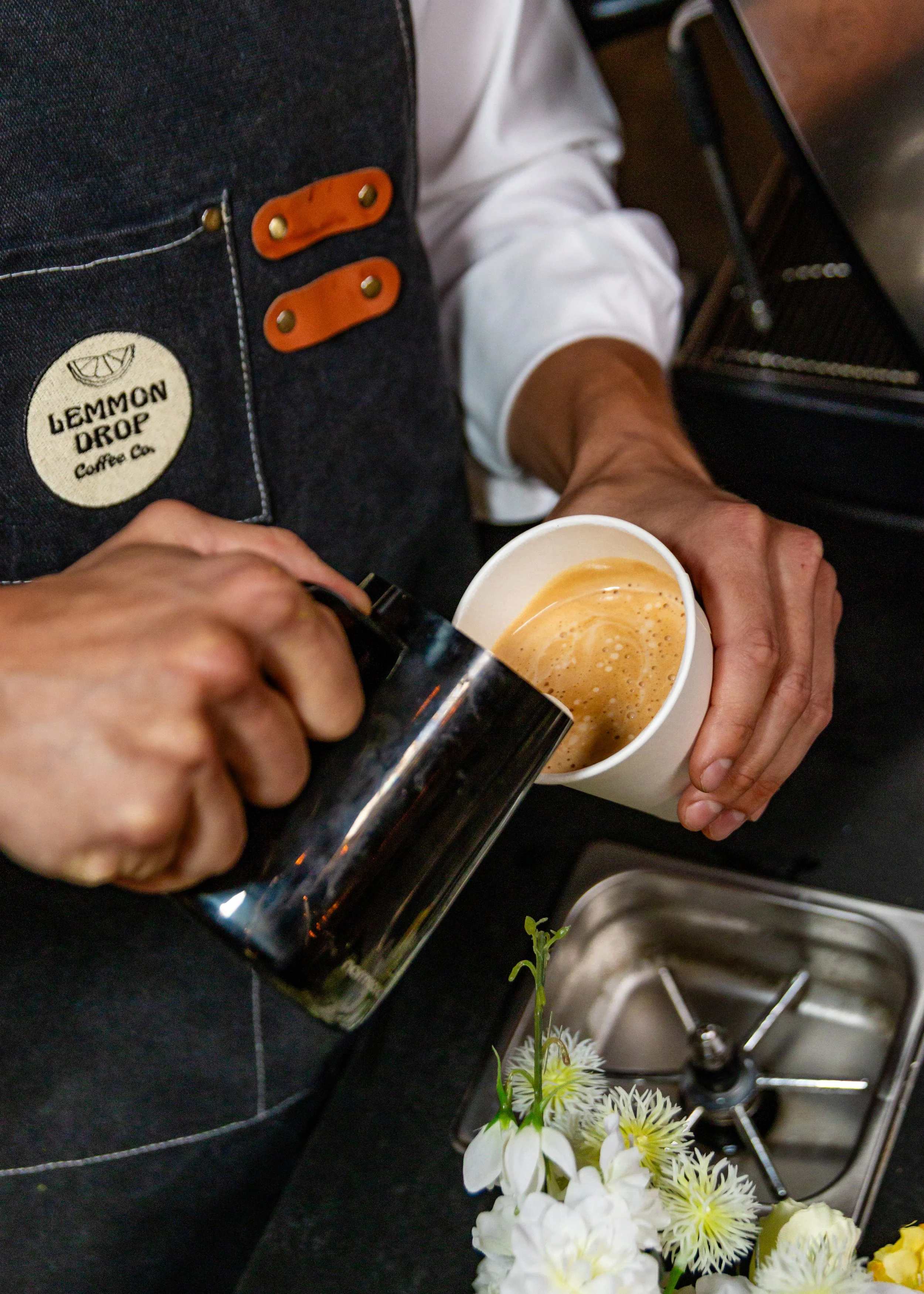 pouring latte.jpg