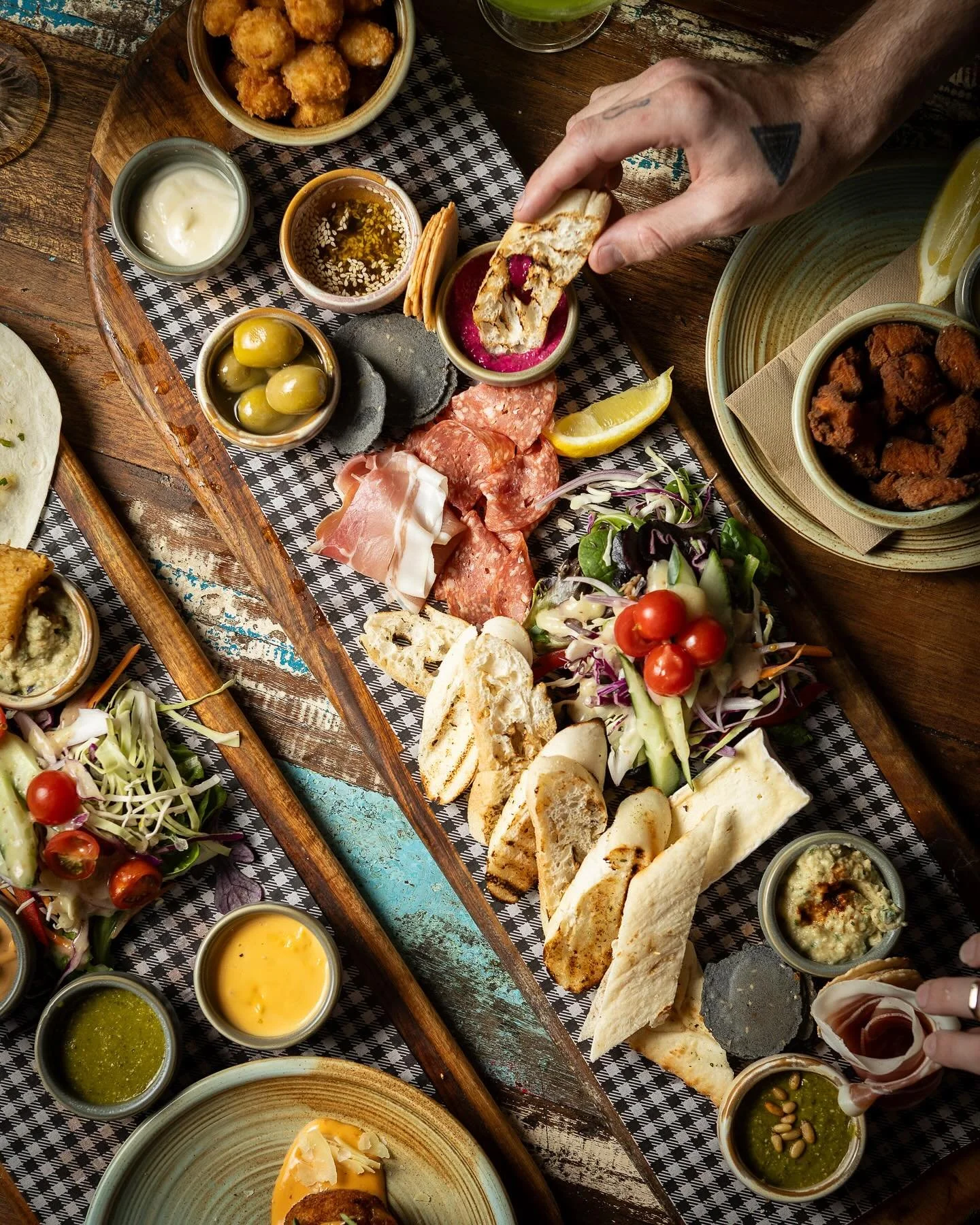 Meats &lsquo;n&rsquo; dips at @elementbarcoffs - a super cool venue with yummy cocktails to boot. A proper vibe! 

#delicious #foodphotography #coffsharbour