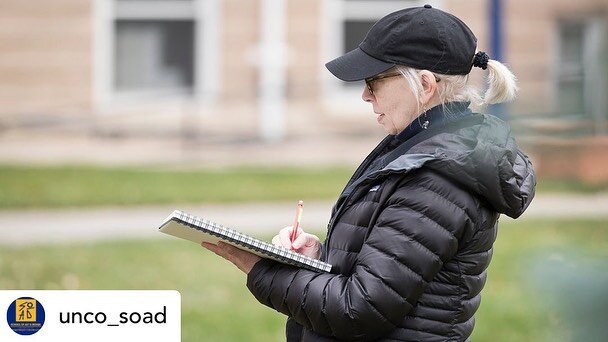 Posted @withregram &bull; @unco_soad Professor Lauren Eisen's Drawing 1 class taking advantage of our beautiful campus and this lovely mild fall weather. 📷: Woody Myers.