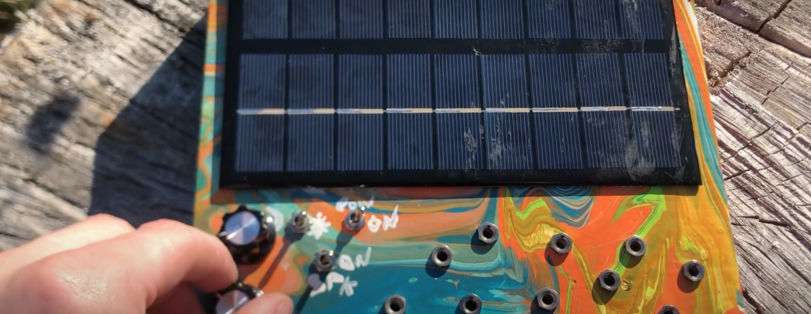 Transverse Messenger: a Noise Drone Synth