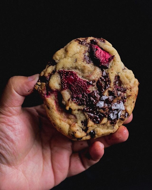 I&rsquo;ve got 6 lbs of ripe strawberries to power through, let&rsquo;s go!

Roasted strawberry and cardamom chocolate chip cookies with sooji (semolina), chewy, gooey with pools of dark chocolate, jammy strawberries, and generous amounts of sea salt