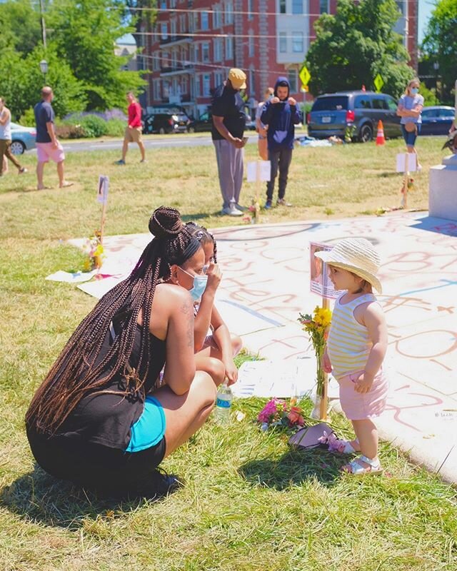 I&rsquo;ve spent the past few days with so many questions, and it turns out that love is still the answer! 📸 Uma and her new friends at the Robert E. Lee Participation Trophy, with renovations by Black Lives Matter.