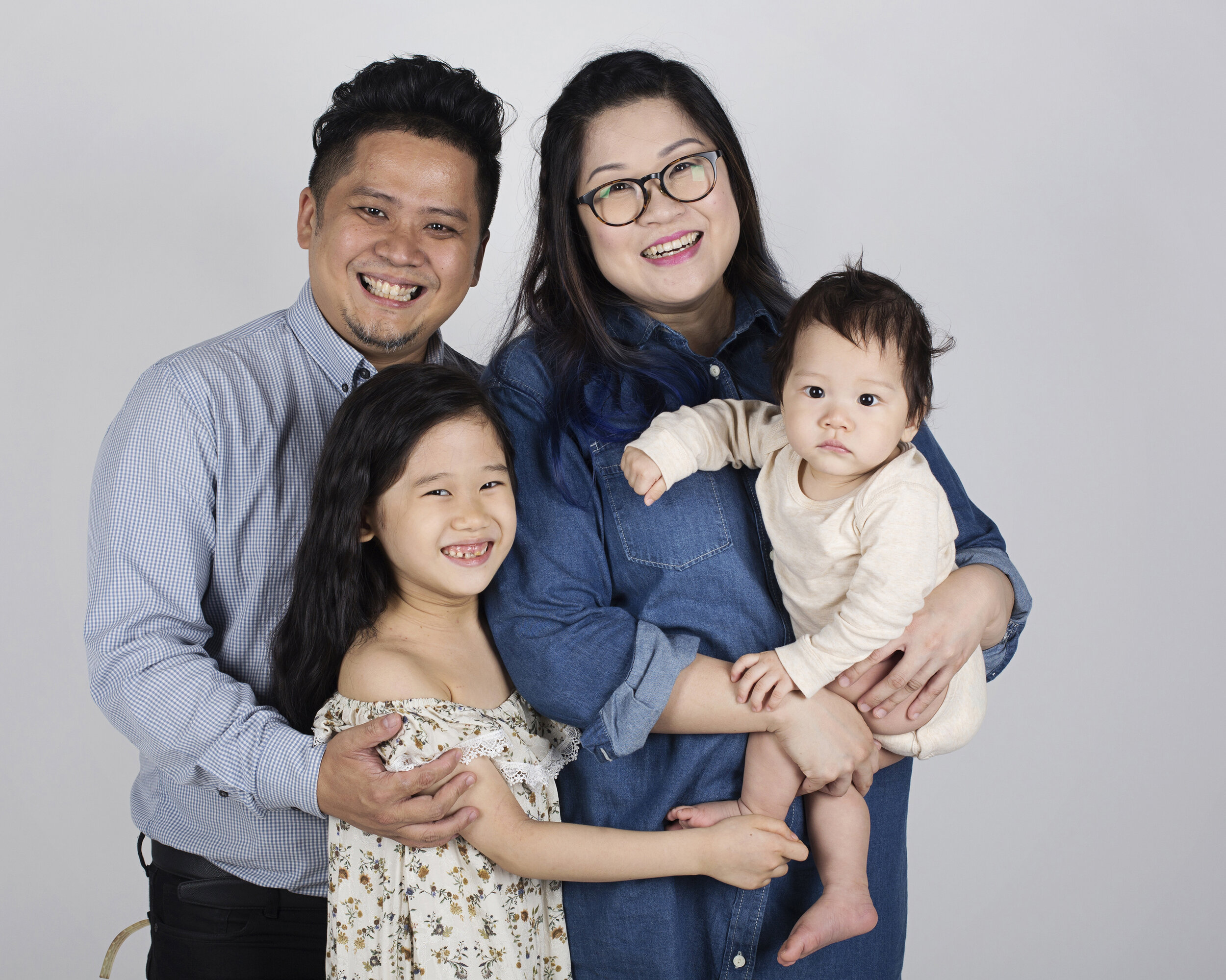 family-photos-studio-portraits-singapore-eviegracephotography.jpg