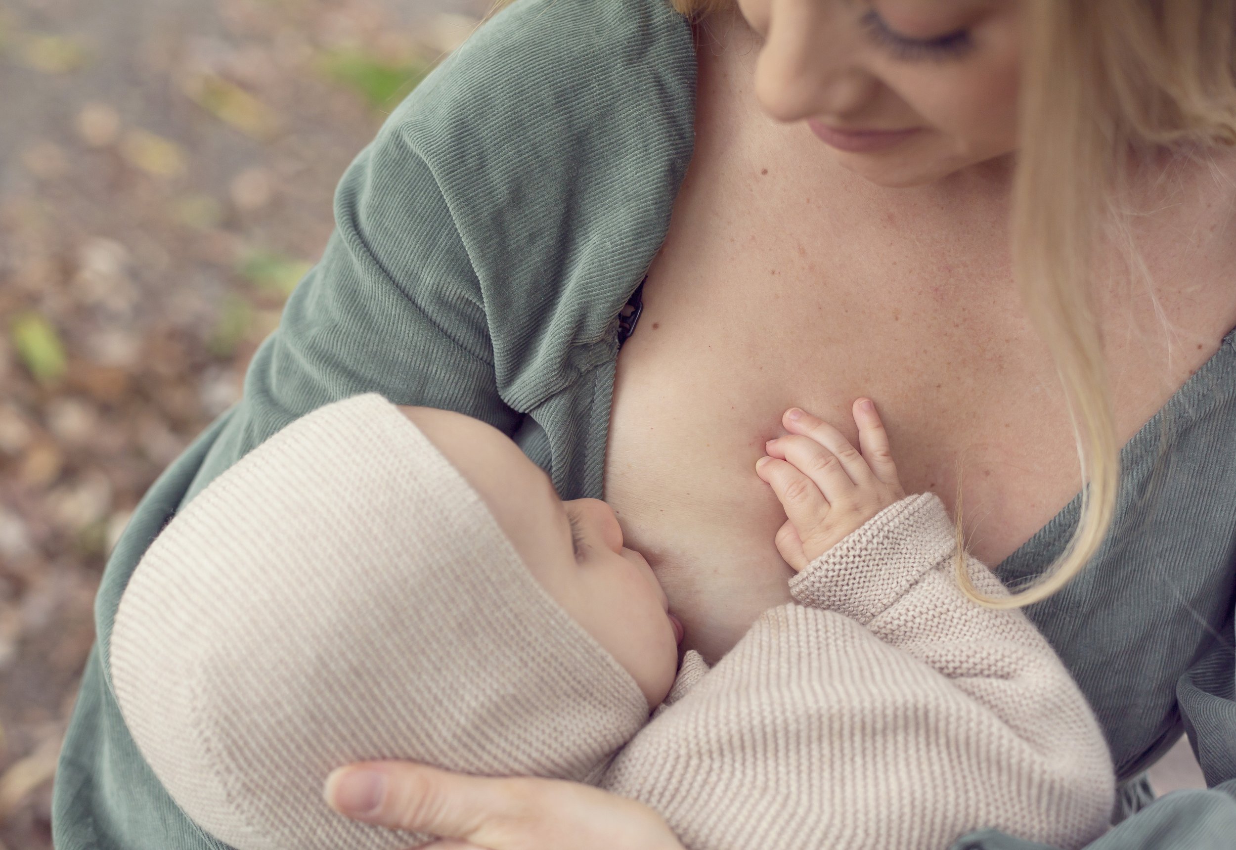 Outdoor Breastfeeding Photography Hertfordshire and London