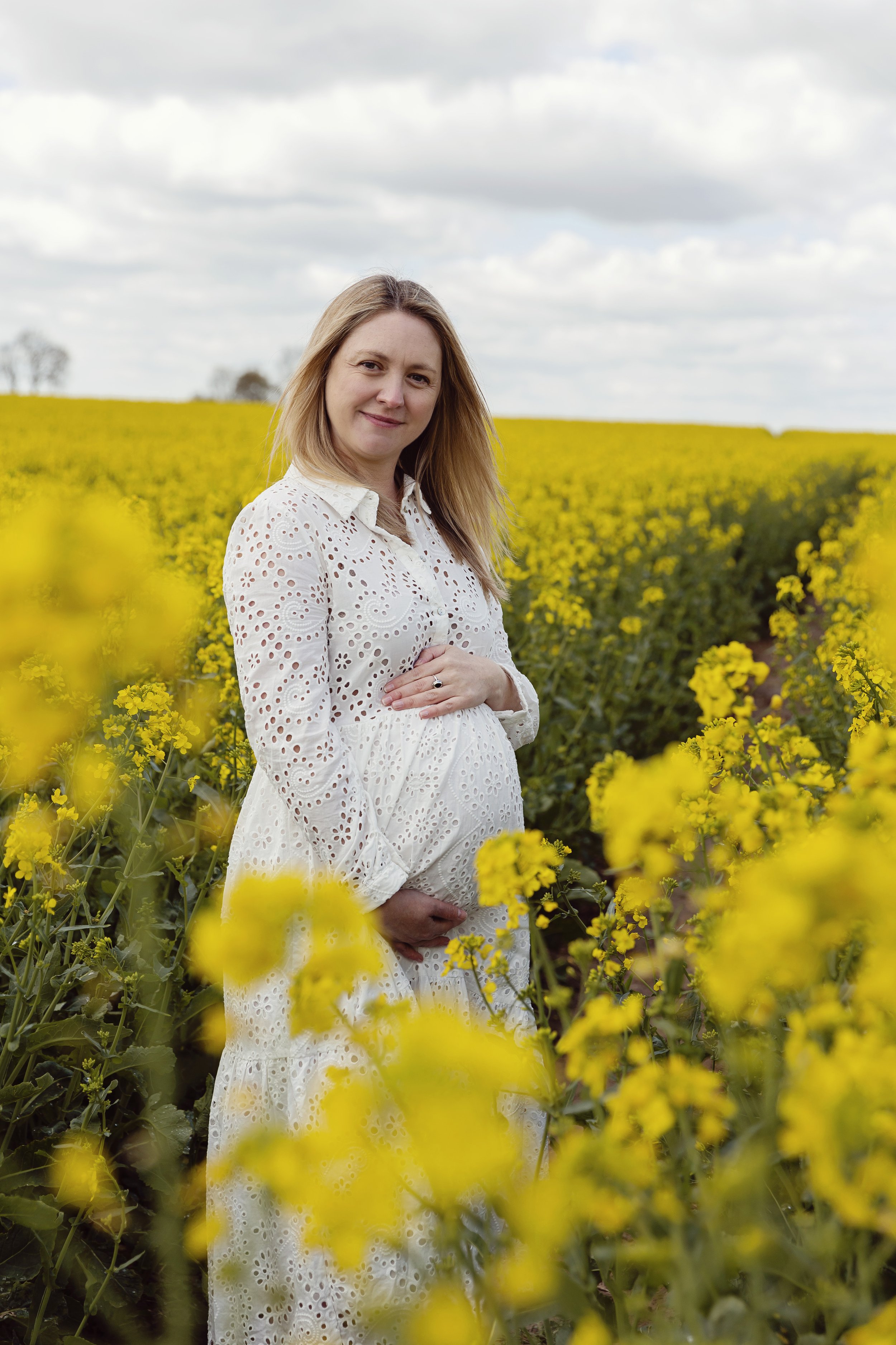 maternity-motherhood-outdoor-summer-photographer-harpenden-family-session.jpg