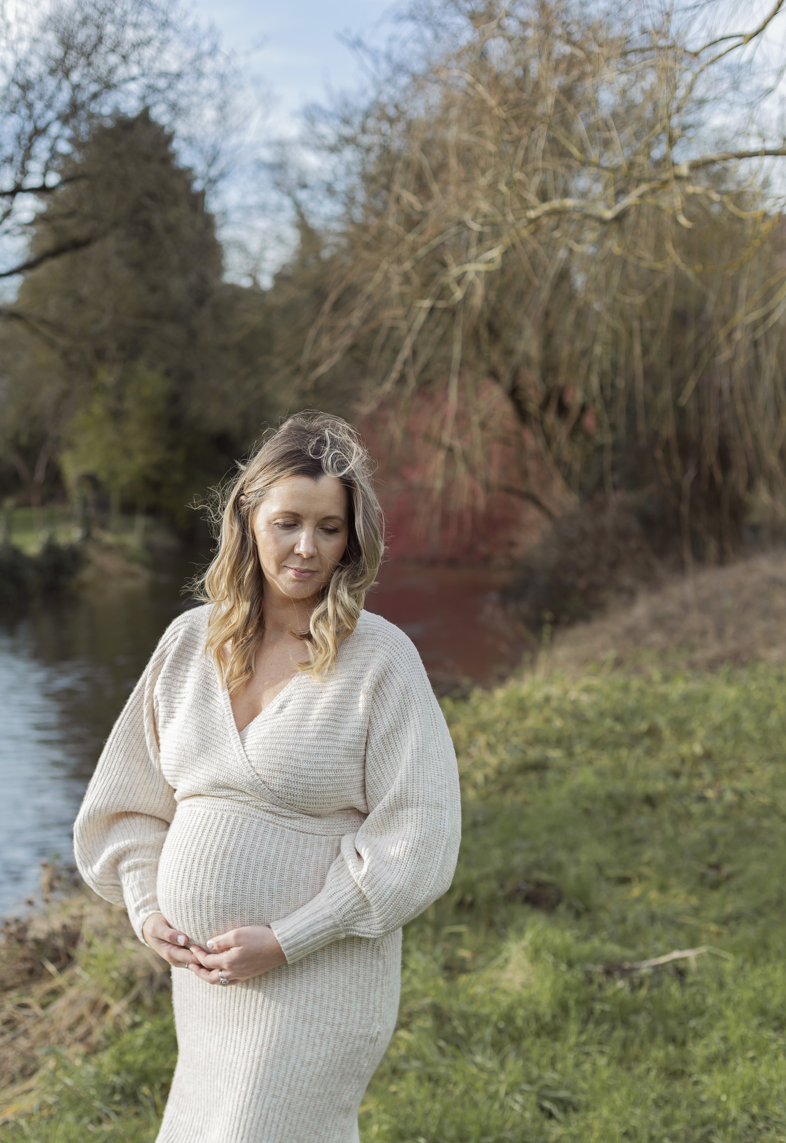 outdoor-pregnancy-maternity-photoshoot-harpenden-hertfordshire.jpg