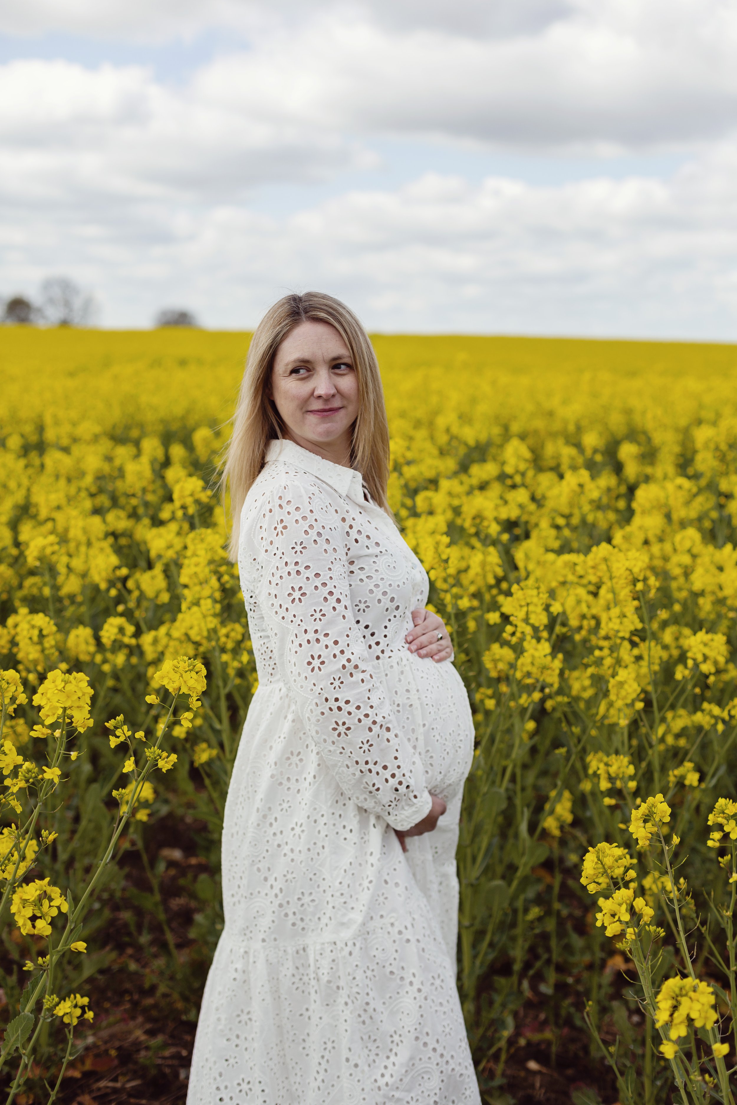 Harpenden-hertfordshire-newborn-maternity-photographer-award-winningbest-maternity-outdoor-photographer-hertfordshire-stalbans-harpenden.jpg