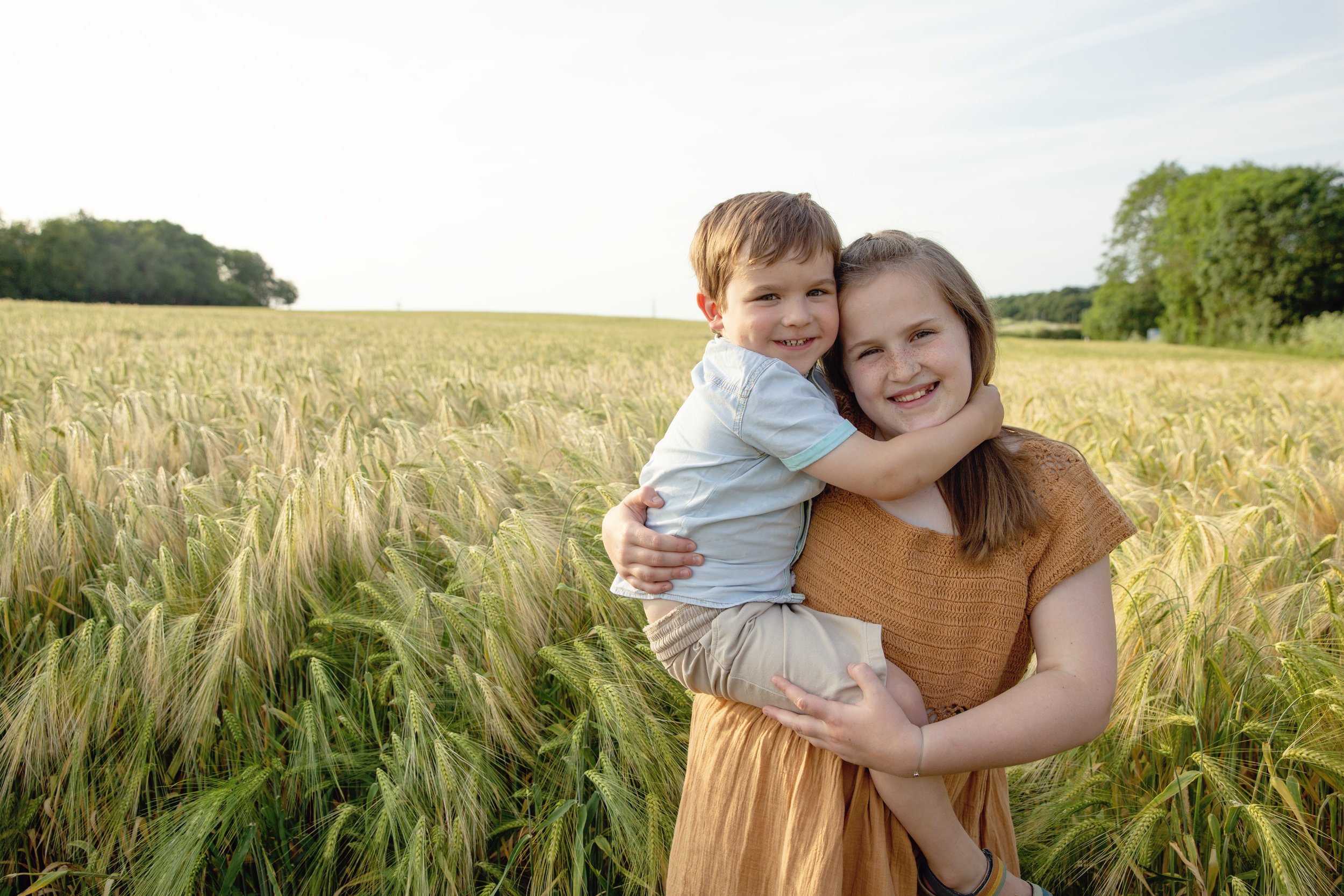 Harpenden-St-albans-hertfordshire-family-portraits-outdoor-summer-barleyfields (1).jpg