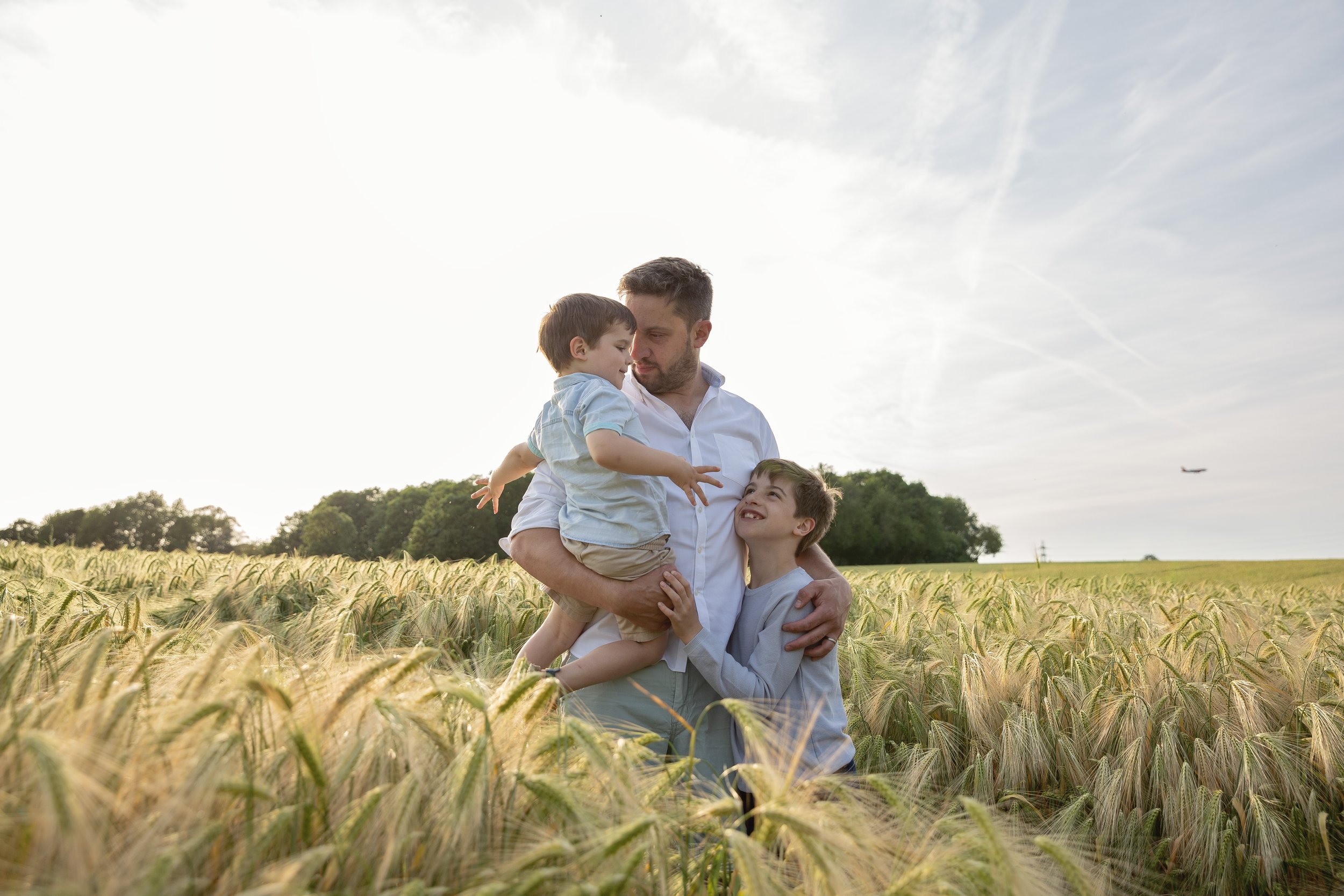 Harpenden-St-albans-hertfordshire-family-portraits-outdoor-summer-barleyfields (6).jpg