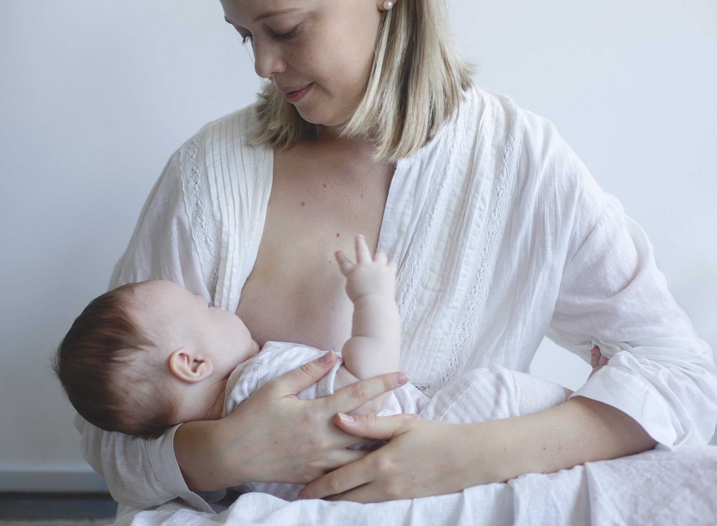 sg-mum-breastfeeding-photographer.jpg