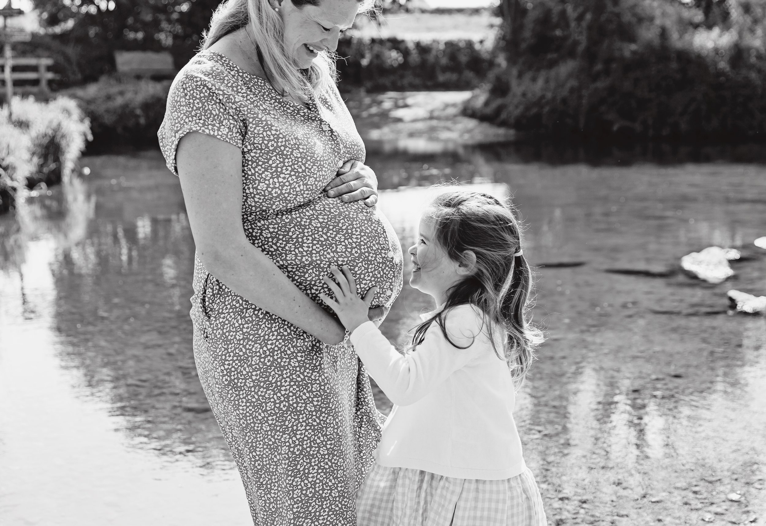 maternity-pregnancy-photographer-hertfordshire-harpenden-antenatal-group-Evie-Grace-PhotographyIMG_0129 bw.jpg