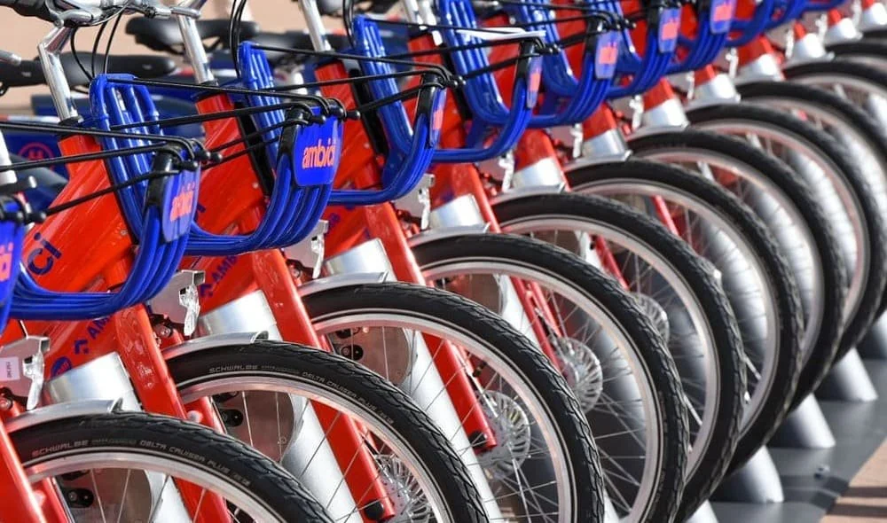 AMBici et Bicing : vers un réseau unique de vélos en libre-service à Barcelone ?