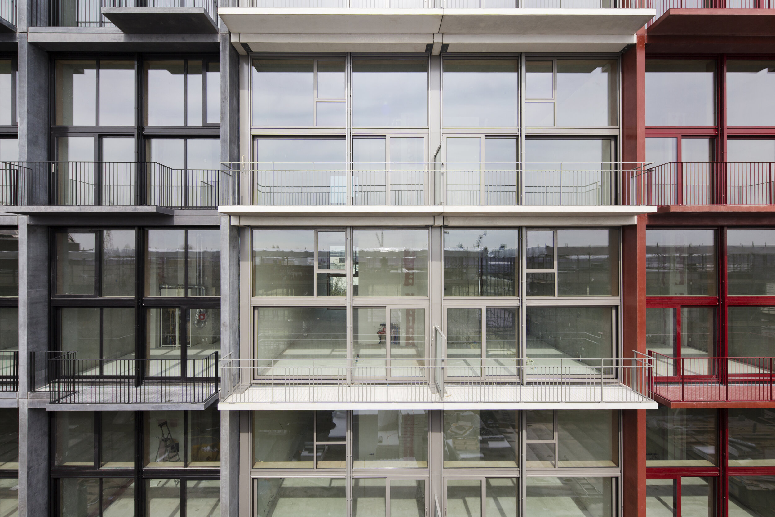Superlofts Houthavens - Marc Koehler Architects (photo by Simon Bosch)