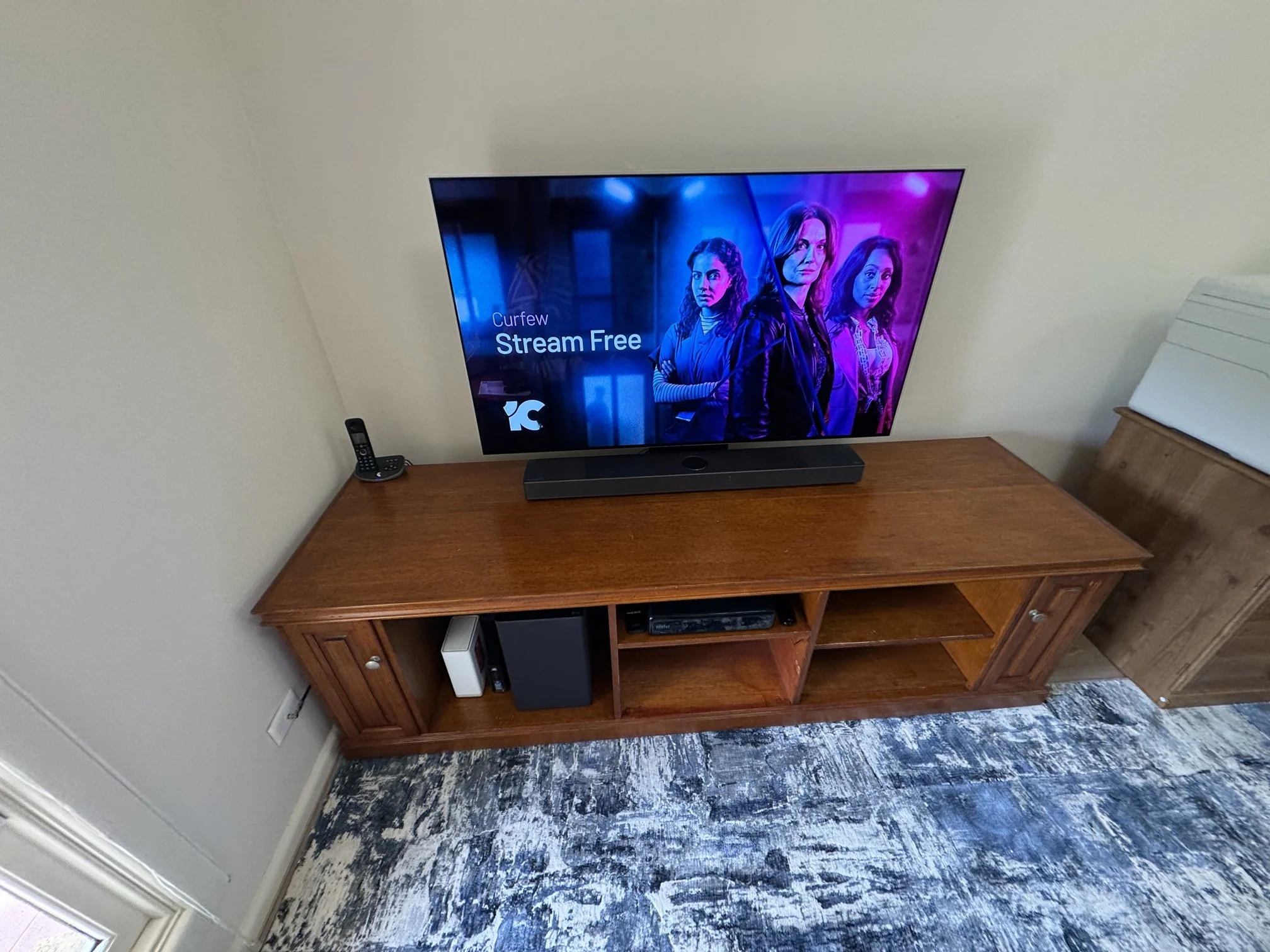 Briar Hill TV, Sound Bar and Lighting Setup