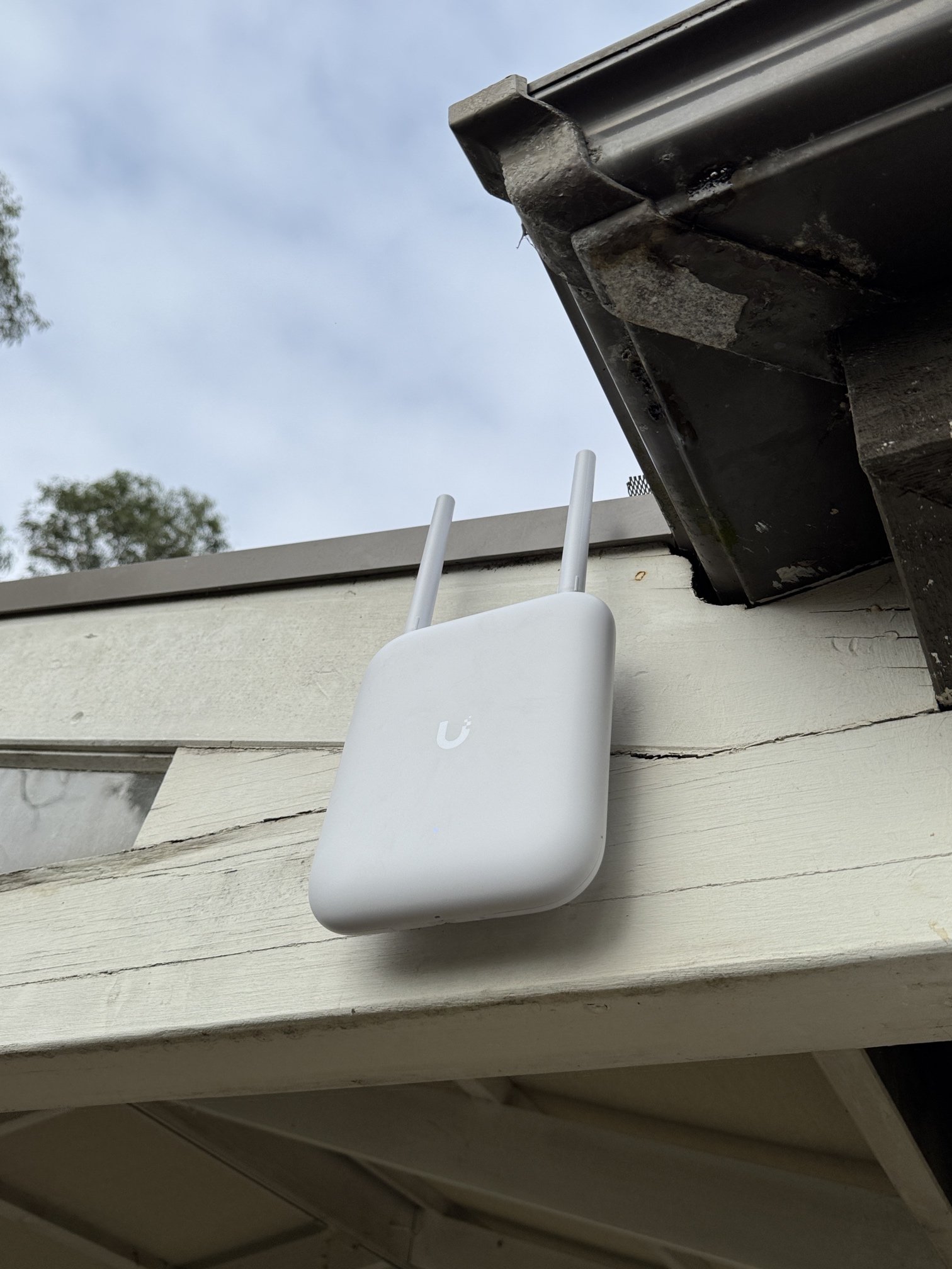 Starlink &amp; Wi-Fi Network Installation Across Two Buildings in Kangaroo Ground
