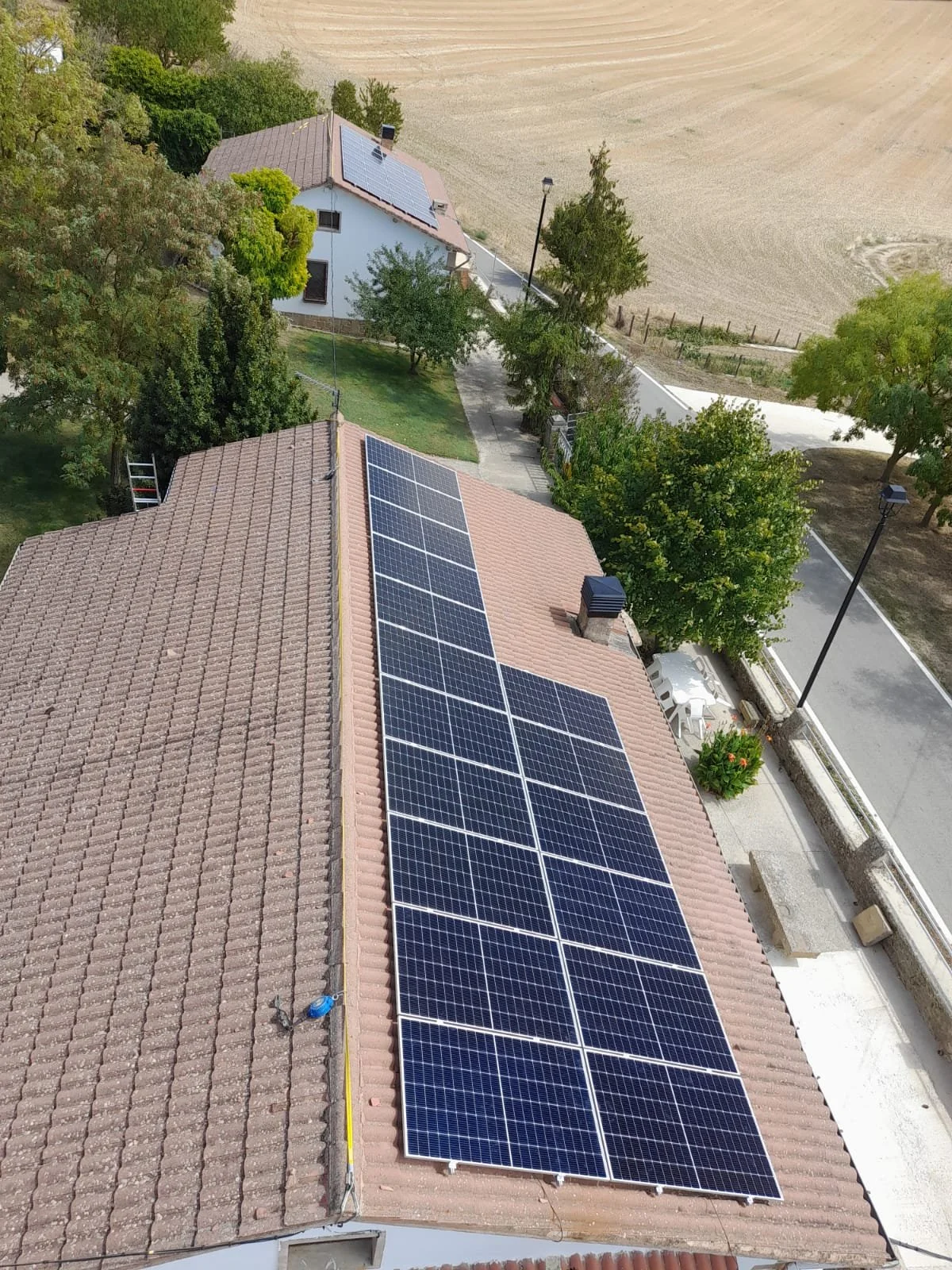 AL MAL TIEMPO… PLACAS INSTALADAS.