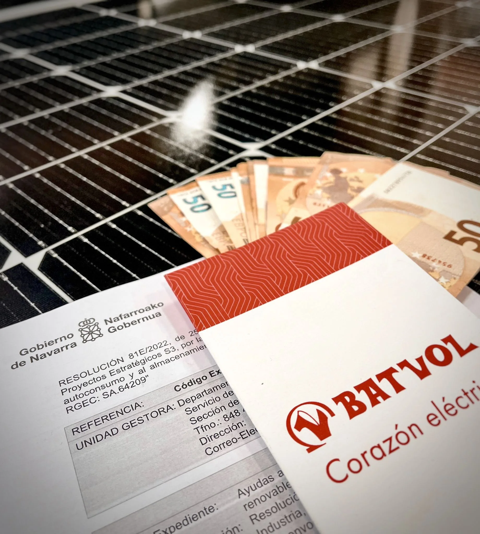 SÍ, LOS PANELES SOLARES AYUDAN AL MEDIO AMBIENTE … Y A TODOS NOSOTROS.   