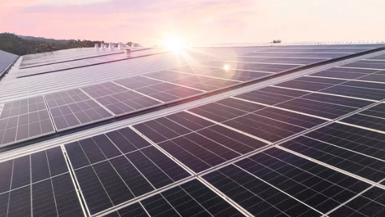 ¿PLACAS SOLARES? SÍ, PERO QUE LAS INSTALE UN PROFESIONAL.