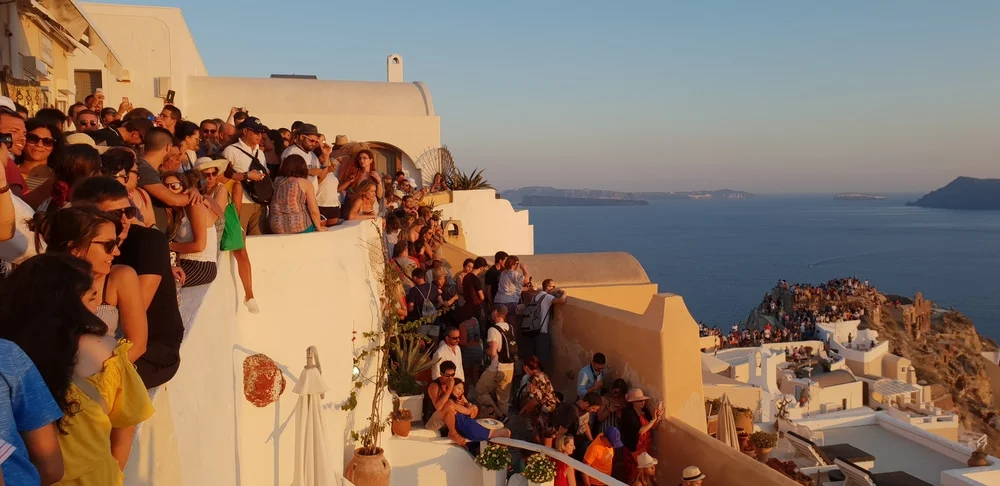 crowded_santorini.jpg