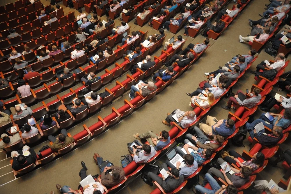 conference-hall-1597531.jpg
