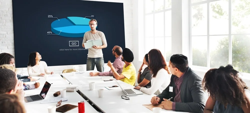 presentation-colleagues-meeting.jpg