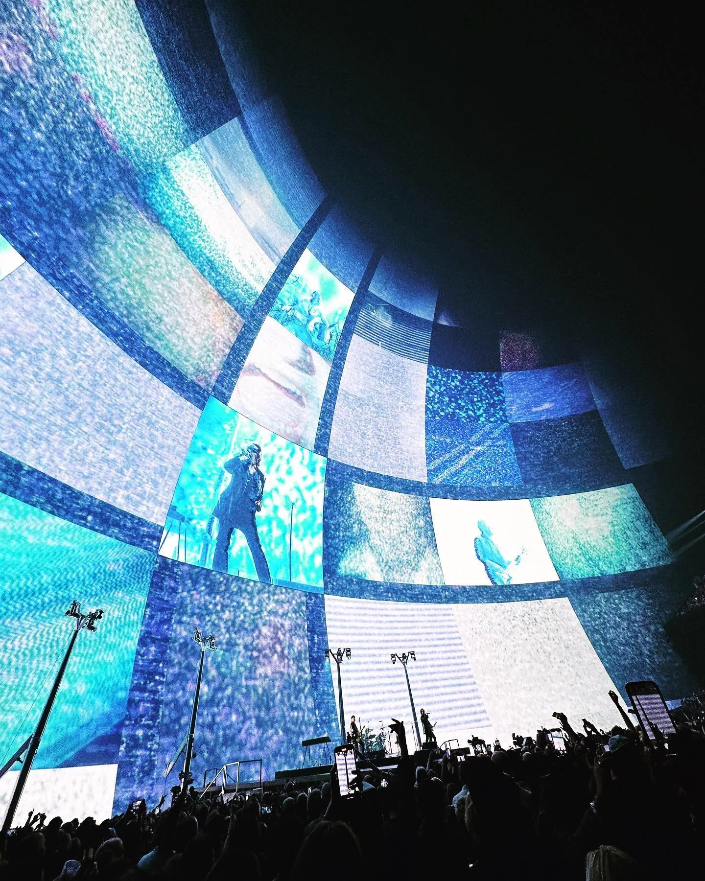 U2:UV. #U2UV

I was lucky enough asked by @treatment_studio to come onboard to help create work for one of the most ambitious projects of all time. Working with a super talented team of artists we delivered  over 2 hours of visuals to accompany @u2 f