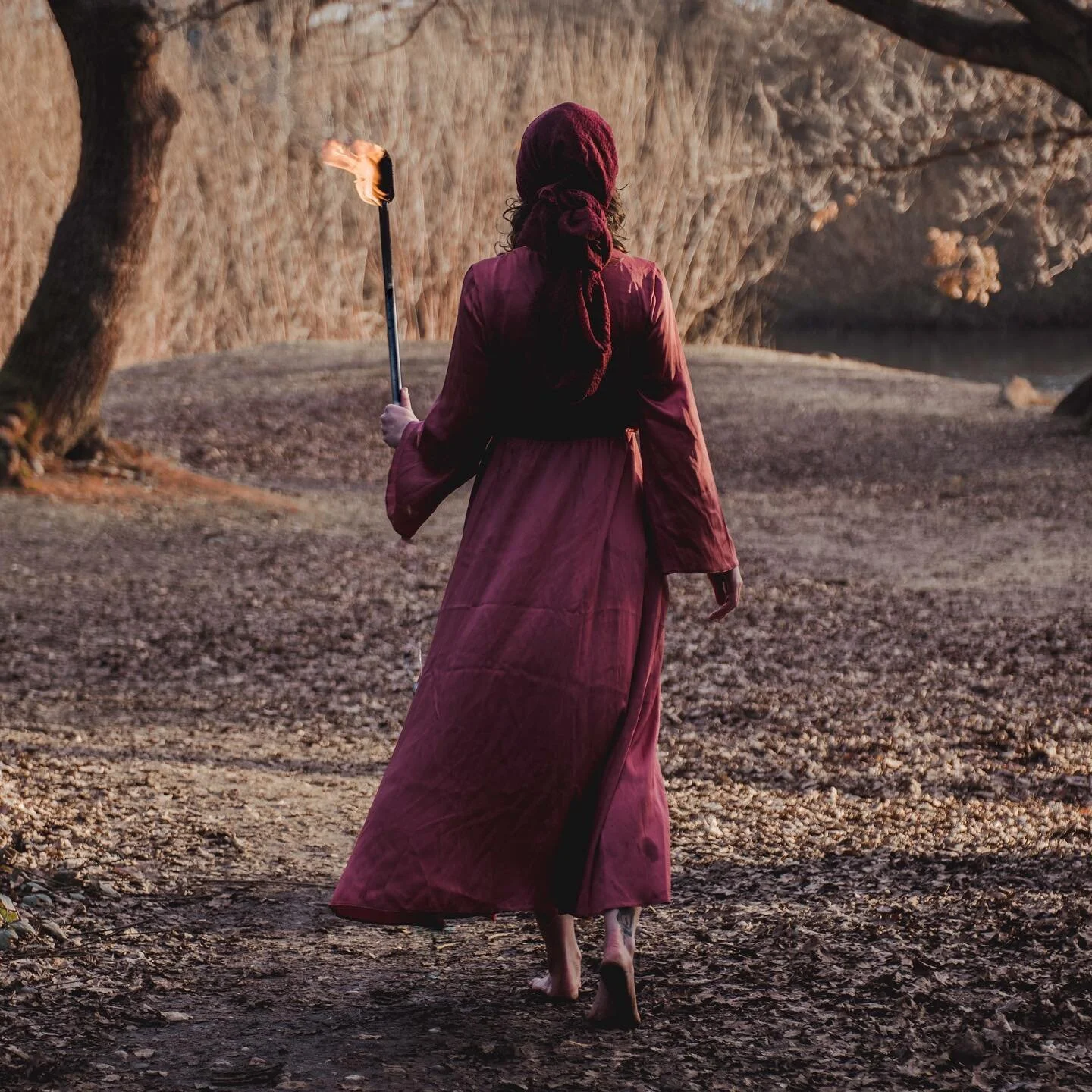 So, on the other end of what I spoke to yesterday is what I see as letting opportunities fall through your fingers. 
So this might look like feeling tempted, 
feeling very drawn to something,
feeling a burning desire to do something or go somewhere o