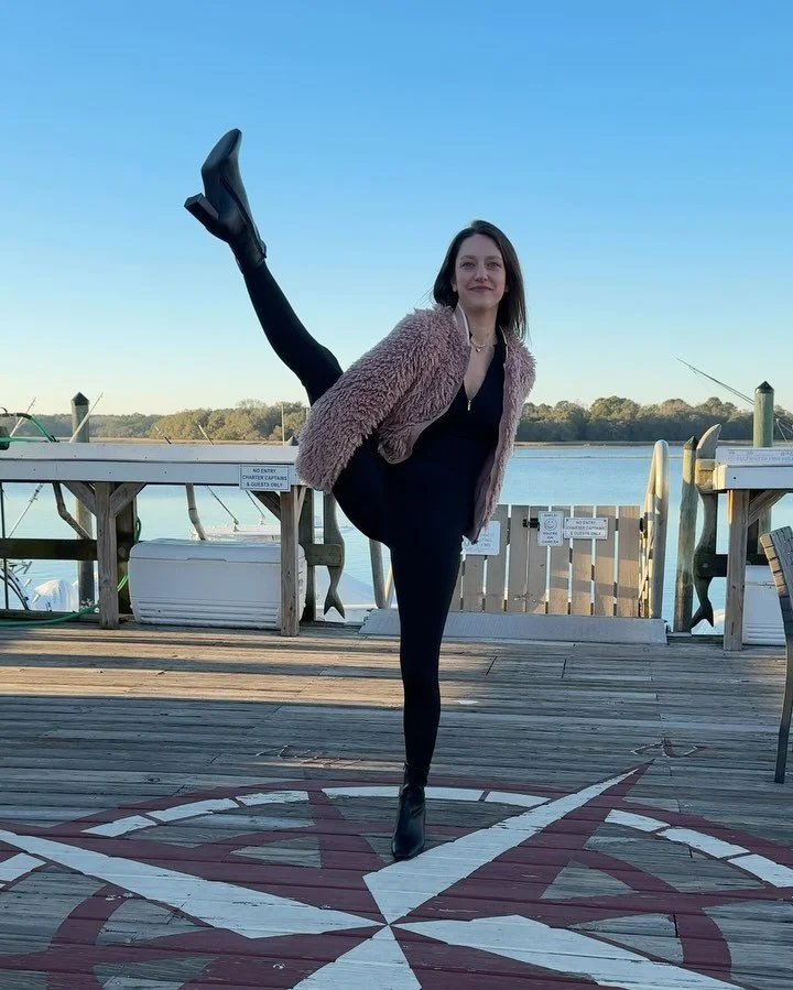 Playful poses, peaceful mind π¦