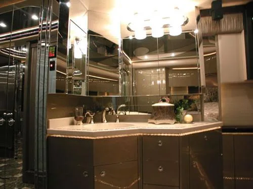 LUXURY COACH INTERIOR 010_tif.jpg