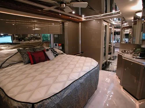 LUXURY COACH INTERIOR 012_tif.jpg