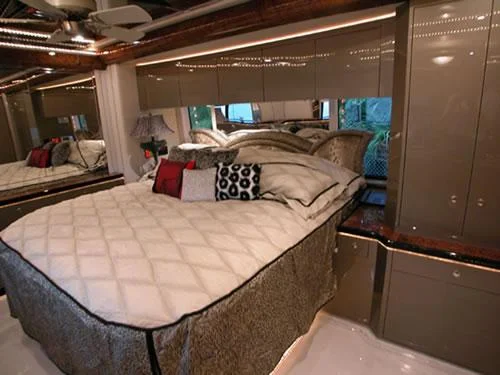 LUXURY COACH INTERIOR 013_tif.jpg