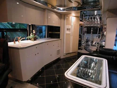 LUXURY COACH INTERIOR 017_tif.jpg
