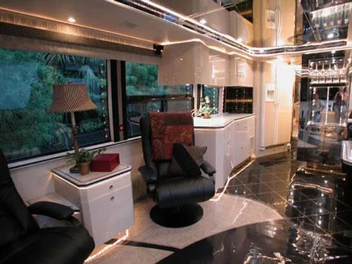LUXURY COACH INTERIOR 018_tif.jpg