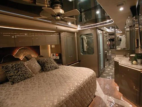 LUXURY COACH INTERIOR 020_tif.jpg