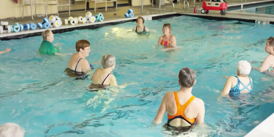 Water aerobic class at Club Apple