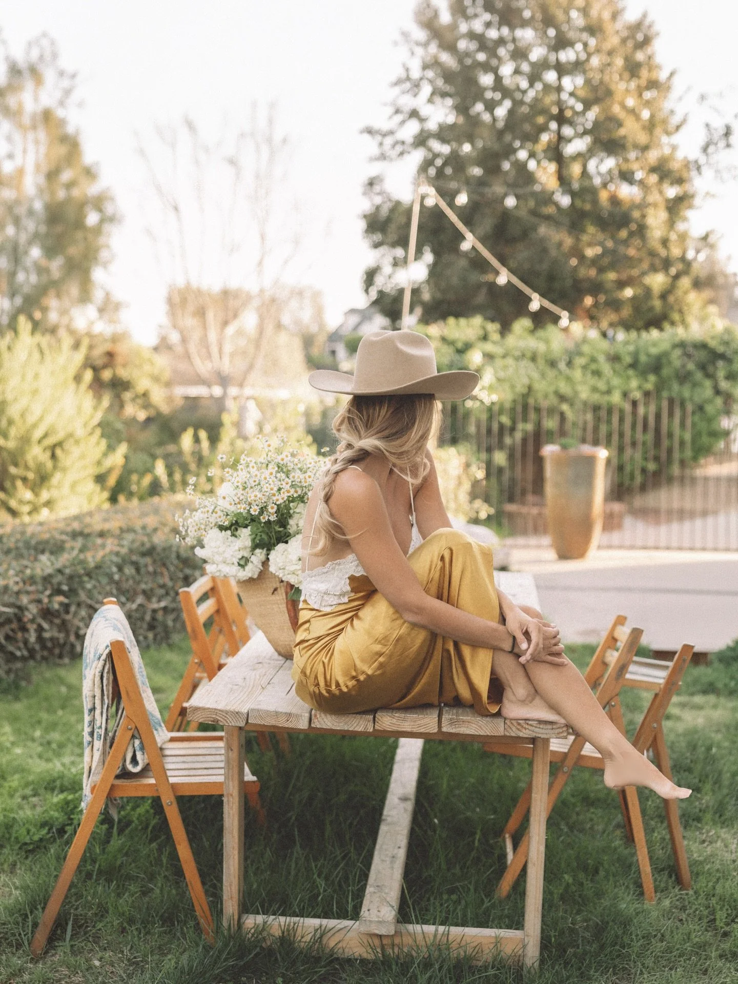 Backyard hangs with @ivycarnegie 💛