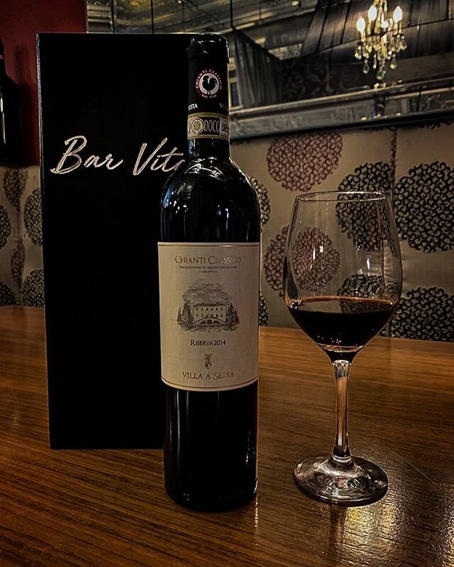 Friday means wine day! Who doesn&rsquo;t love a good Chianti Riserva?
Ask us about your take home wine options! 🍷 &bull;
&bull;
&bull;
#barvita #localfoodptbo #italian #finedining #wine #peterborough #ptbocanada #chianti #redwine #wineoclock