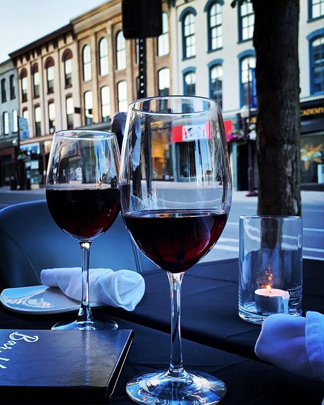 Happy Tuesday!
Who doesn&rsquo;t love a glass of red on a patio?!
&bull;
&bull;
&bull;
#barvita #wine #peterborough #ptbocanada