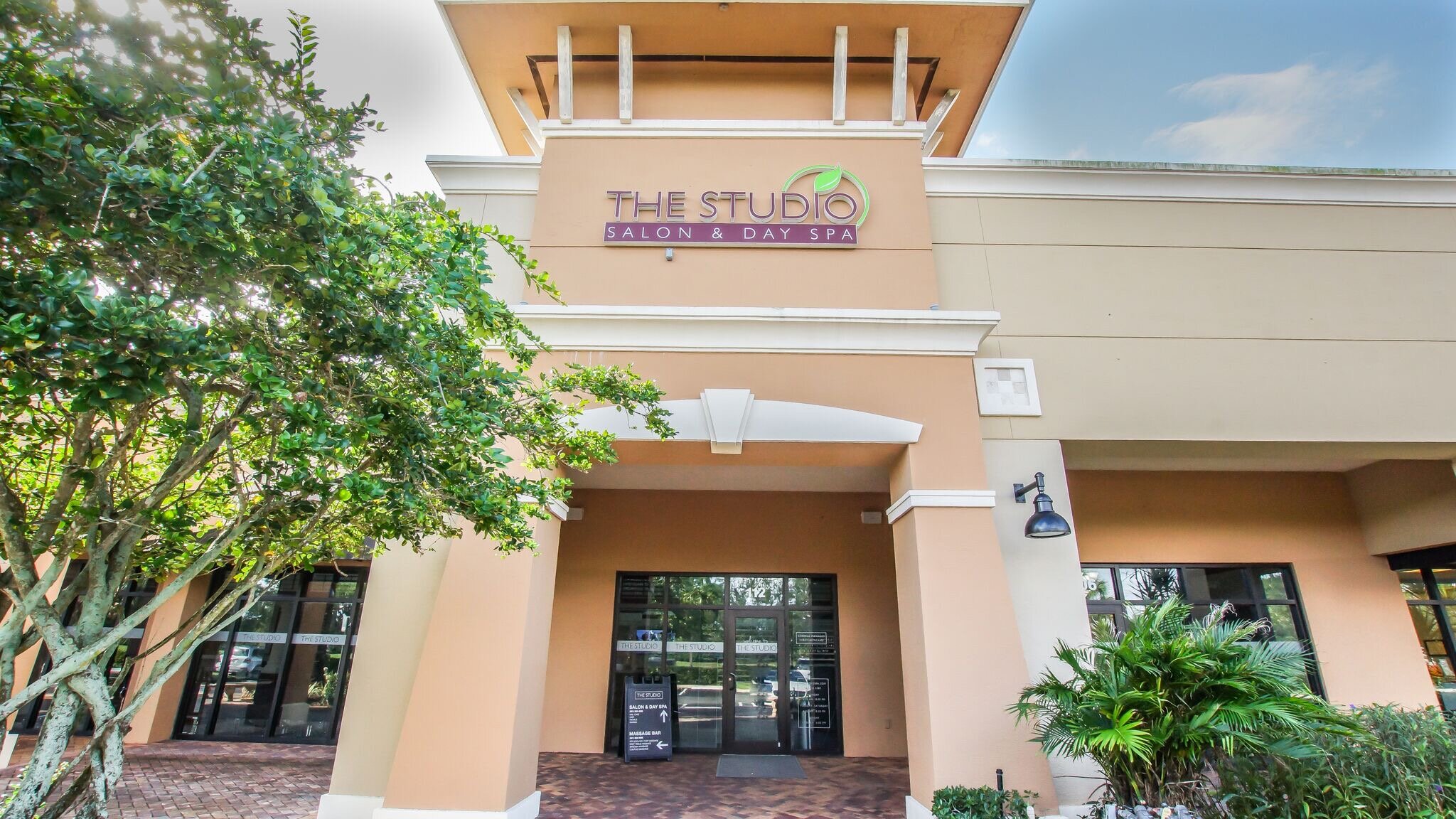 the-studio-salon-day-spa-yamato-boca-raton-exterior.JPG