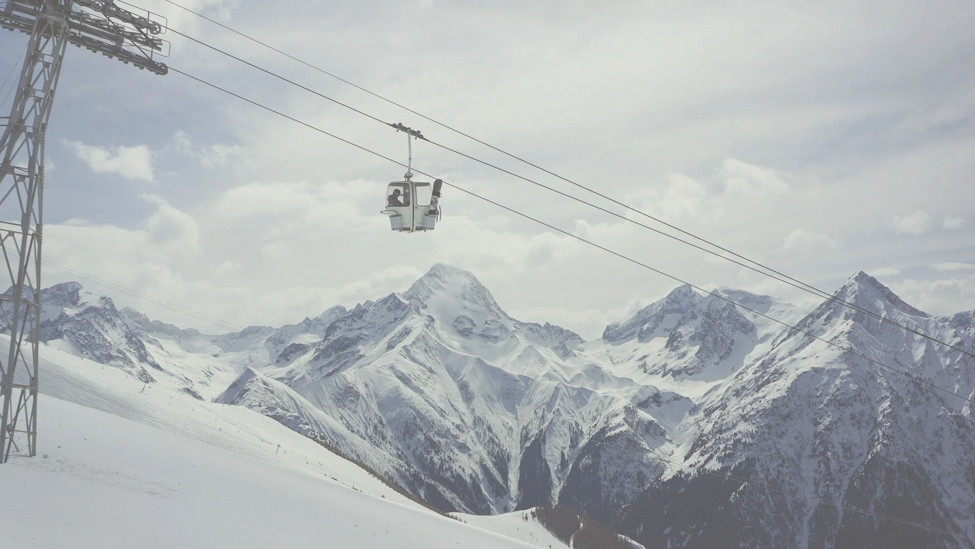ski-chalet-holiday-explore-resort.jpg