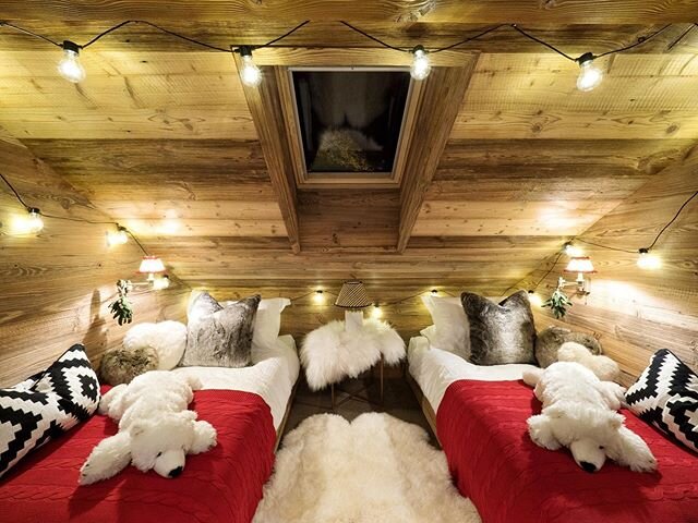 And so to bed...the family suite in The Lightbowne offers a cosy corner loved by the younger members of our guests. .
.
.
.
#tgski #morzine #meribel #andsotobed #skichalet #interiordesign #luxurychalet #sweetdreams #privatechalet #interiors